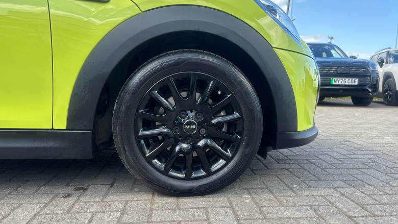 MINI Hatchback 1.5 Cooper Classic Premium 3dr Petrol Hatchback